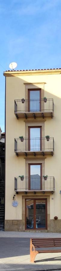 Central Rooms Agira Exterior foto